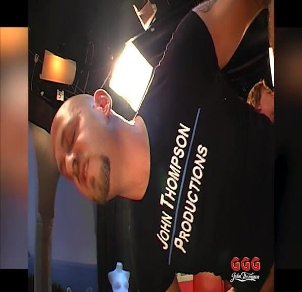 Fuck Cumshot Party: Bukkake orgie: Blondýnka a brunetka mají promočené tváře ve mrdce