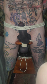 Goode Girl Nylon Und Ballbusting