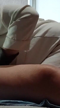 Enfermera caliente sacudió nuestros clítoris con sus grandes tetas