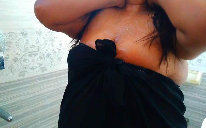 Aria Mia: Musulmana saudita con grandes tetas y gran culo sexy tía...