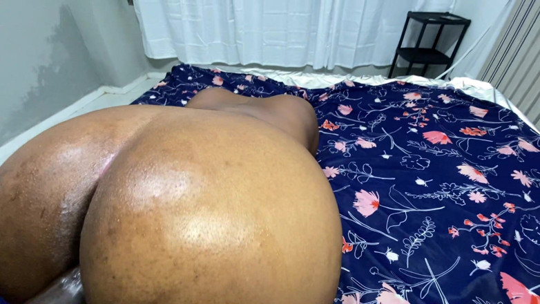 olivercastelistar: 남편이 집에 없을 때 내 이웃이 나를 방문하여 좋은 오르가즘을 줘