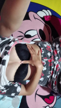 This Young Colombian Girl Gets Every Last Drop of Milk Out