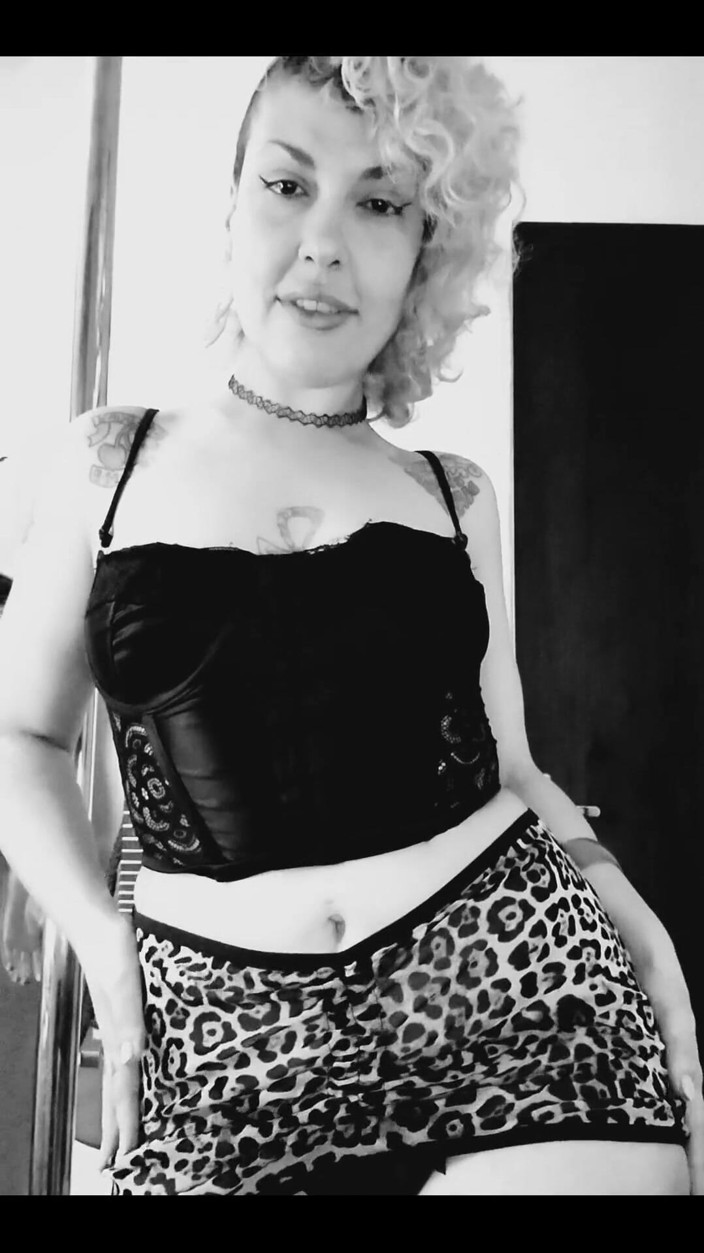 MariLou Moreira: Mujer