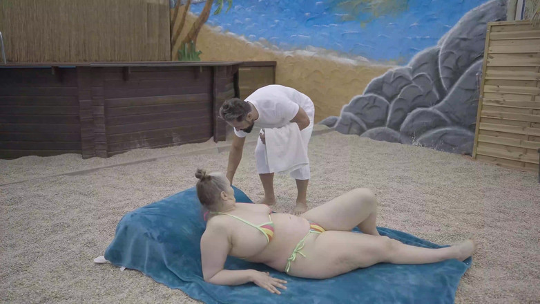MILF and Big Wet Tits XXX: MILF s Hue Prsa poskakuje tvrdě a hluboko pro divoké šukání...