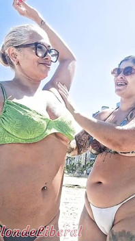 Mluvení nesmyslů a exfoliování na pláži s přítelem Dai Belanem