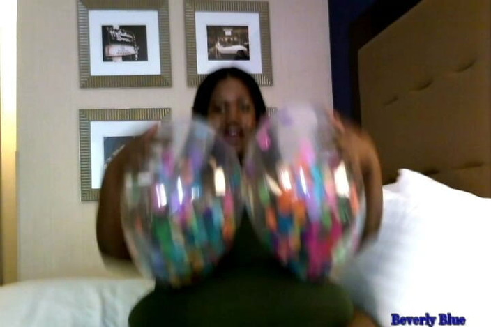 Beverly Blue: Beverly和面上气球