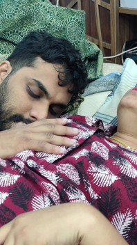 peitos pressionam e esfregam buceta romance