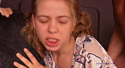 Porno Cloud: Parada no carro da menina
