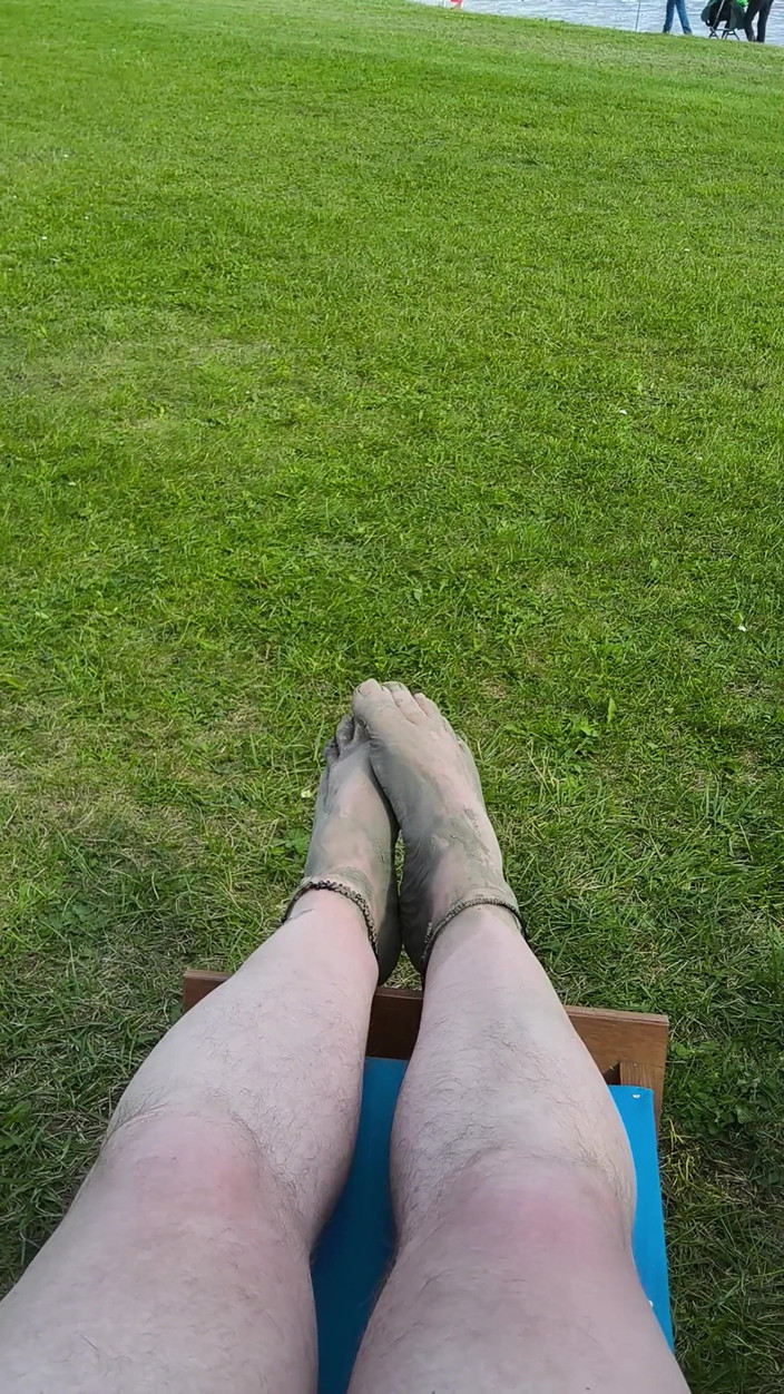 Footfetish: Bosý Čeká Na Příliv Na Pláži