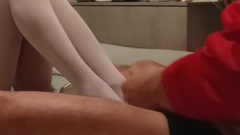 LauraOnHeels: MILF în ciorapi și tocuri face un footjob