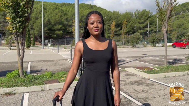 Porno Baguette: Cette jolie fille excitée adore les grosses bites !