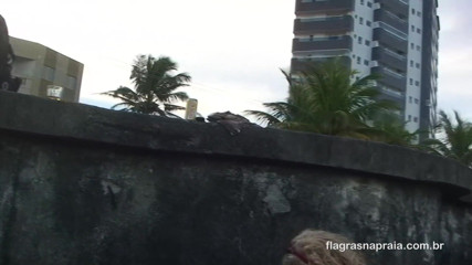 Amateurs videos: Brincadeira entre amigos acaba fazendo sexo na praia