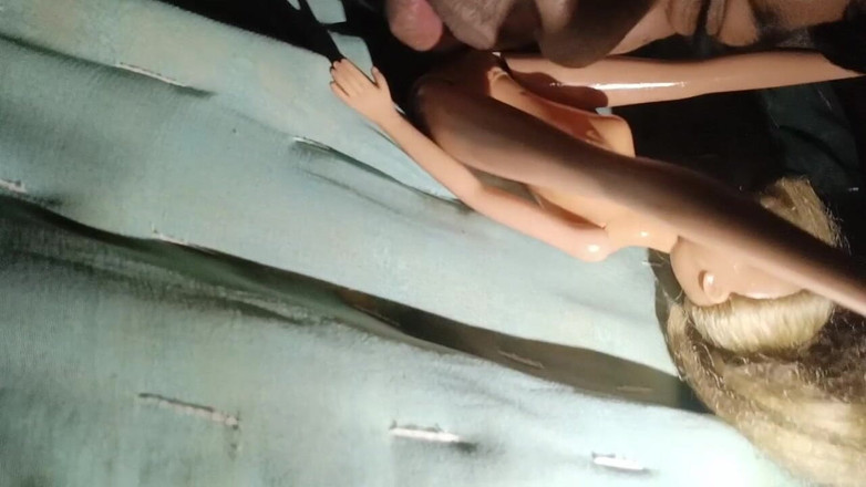 Arvind6355: Boneka seksku berciuman besar dengan tubuh basah kuyul