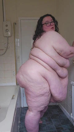 Giant Goddess Ass and Body Show off