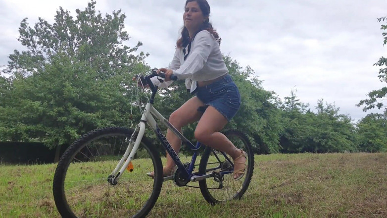 ExpressiaGirl: Girl in Hunt Wanted to Fuck Urgently! She Masturbates Riding...