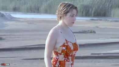 MMM100: Tigra: समुद्र के किनारे सुंदर सुनहरे बालों वाली Tigra का सनसनीखेज स्ट्रिपटीज़ कपड़े उतारना और पूरी तरह से नग्न होकर समाप्त होता है