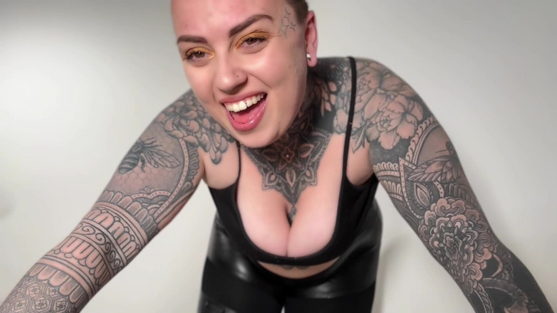 Miss Valentina: Babysitter umiliazione scoreggia