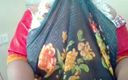 Telugu fuckers: Telugu blue Saree aunty apre grandi tette succhia i capezzoli...