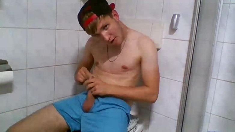 RomeoTyler: Un garçon jumelle ressemblant à un Bieber se masturbe