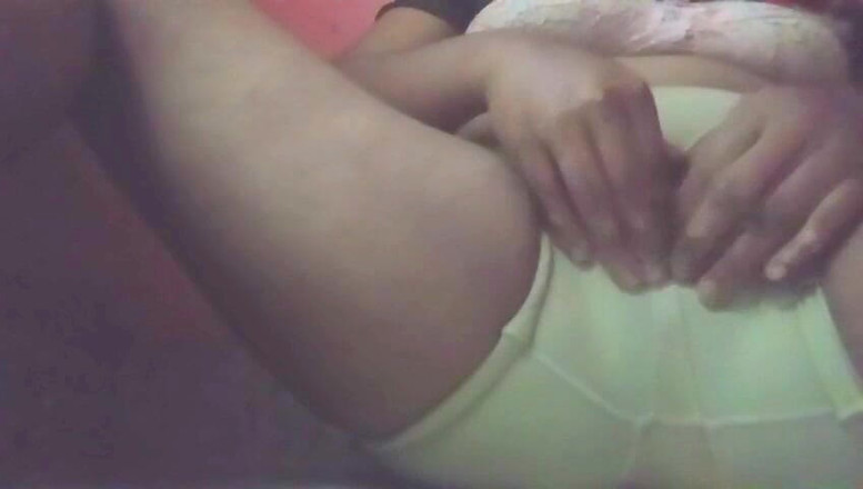 Nazmabd: Indisk hemmafru Nazma visar hennes bröst fitta och fingrar del 1