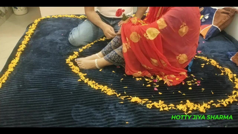 Desi Club House: Otelde yeni evli ateşli çift romantizmi