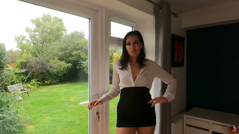 Summer Fox: Cocky Estate Agent Gets Sploshed