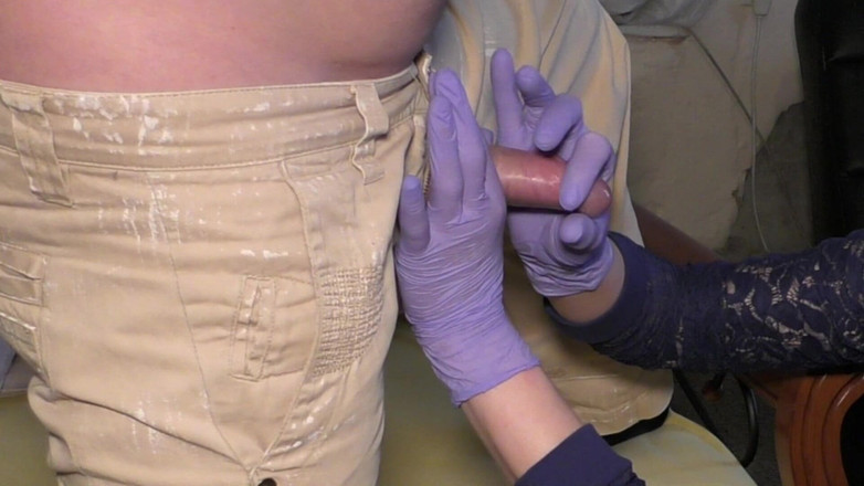 Aqua Pola: Chơi ngón tay và lưỡi với bao quy đầu