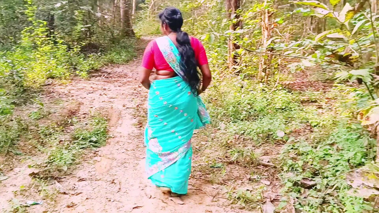 Telugu honey lips: Sexo indio al aire libre. Conversaciones sucias en telugu.