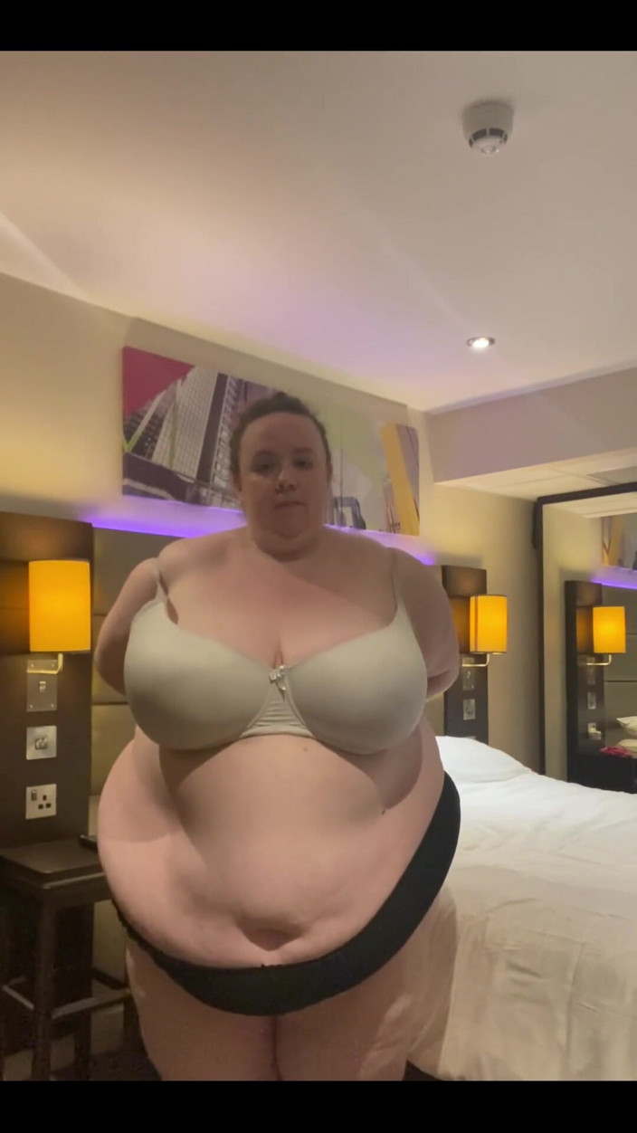 ivygoldpremium: Morena gordinha