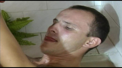 Muschi movie official: Bồn tắm ấm áp và thư giãn với bạn bè