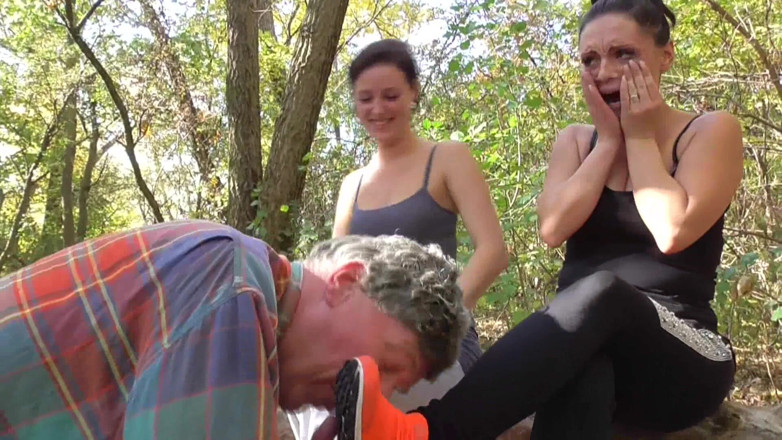 Foot Girls: Schoenenaanbidding in het bos