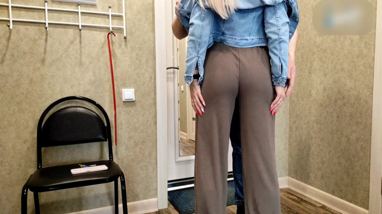 S-Wife Katy: 我在公园里认识了一个美眉，结果她成了一个，把我拖到她身上做爱