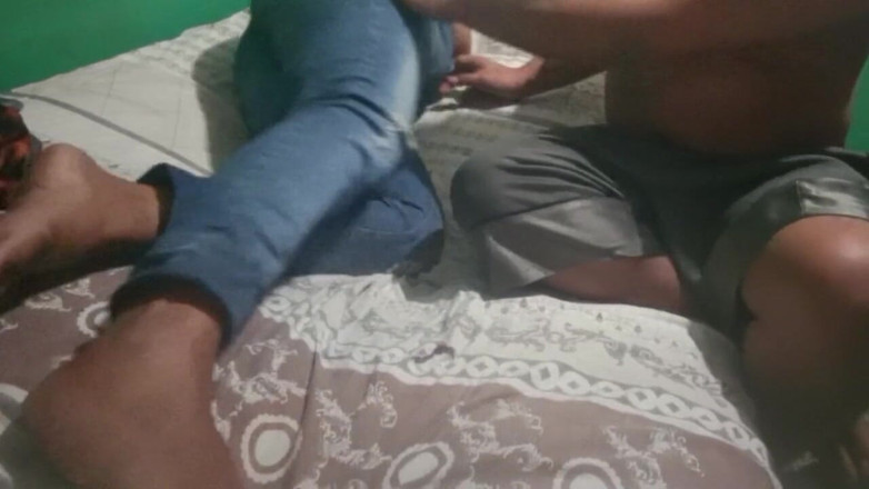 BigassMILF40: Tamilská teta přijde domů unavená z práce a žádá mě o...