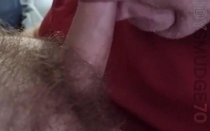 Daddysmudge: Papa trekt stiefzoon af totdat hij klaarkomt