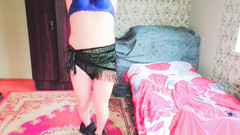 Kitty_Cross: Roztomilá Femboy zvedací sukně mírně pod měkkými světly