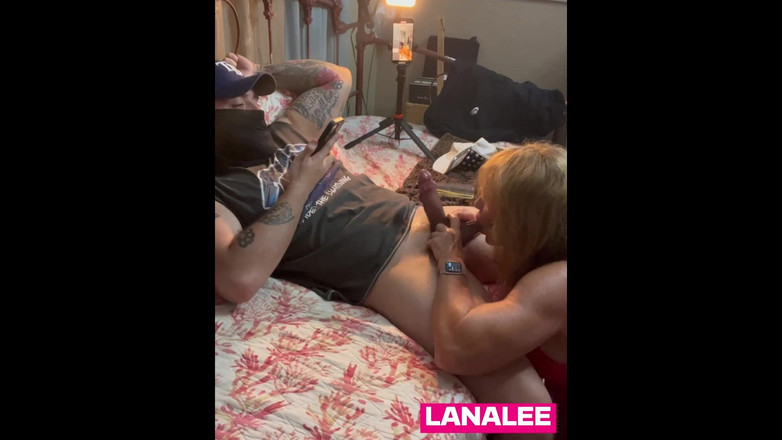Lana Lee: 젖탱이 섹스와 사정으로 수의사에게 감사하는 애국적인 밀프 Lana