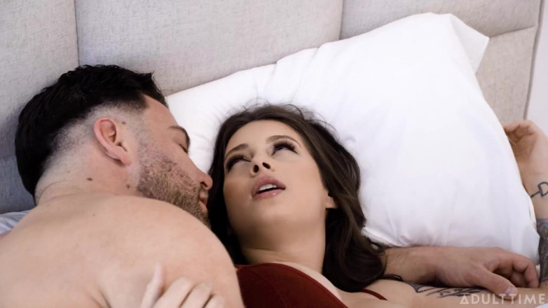 Adult Time: Khusus orang dewasa - cewek semok bertato maddy lagi asik ngentot...