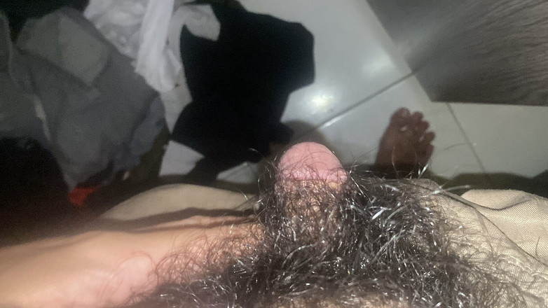 Jackson World: エッチな素人少年が寝室で一人でオナニーする本物の自家製ソロ