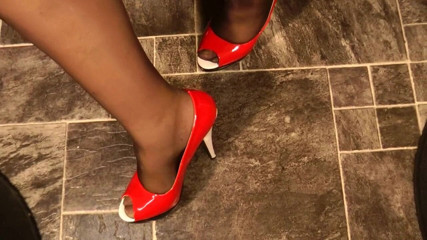 Anna Devot: Annadevot - rood - wit - zwart en 14 centimeter;-)