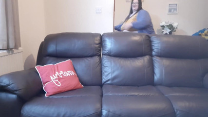 SSBBWLadyBrads: SSBBW brzuch gra i ściera się od pocztownika