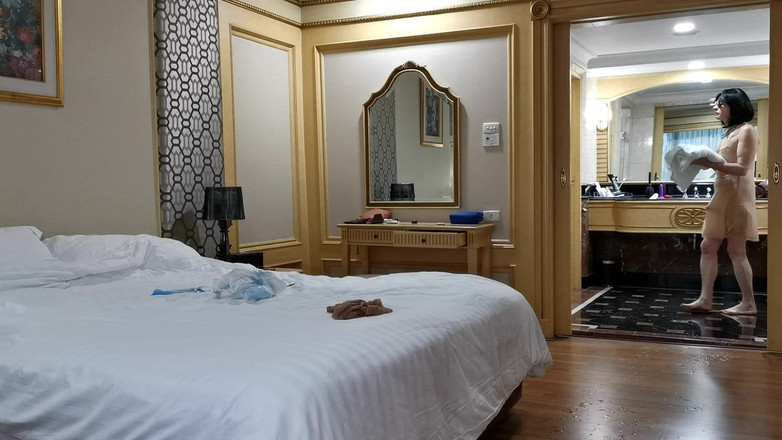 Sissy Cummy Lingerie: Ranní probuzení Sissy Slut Michelle v hotelu Bangkok &amp; Webkamera