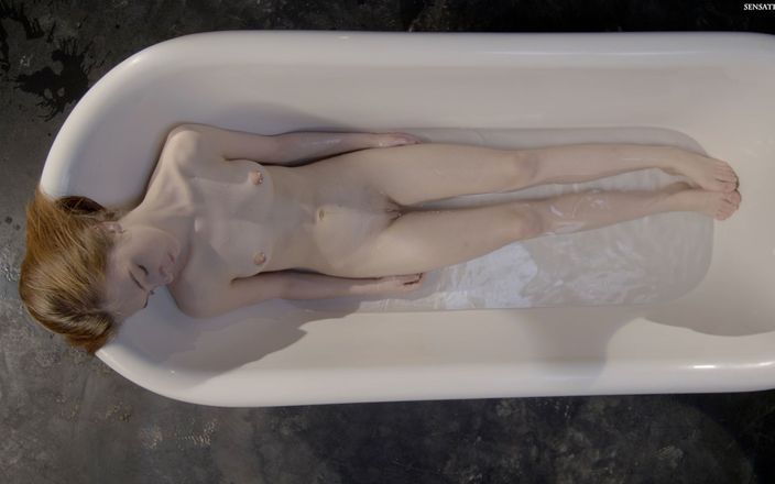 Fine Erotica: Şehvetli banyo
