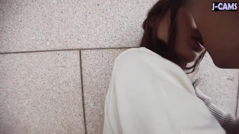 J-Cams: Unidad sensible. Ella anhela atención sin parar en el camino -...