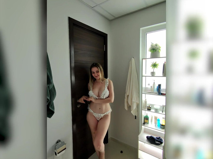 Alina Rai: 샤워 중 배다른 아들에게 섹스해달라고 부탁하는 새엄마