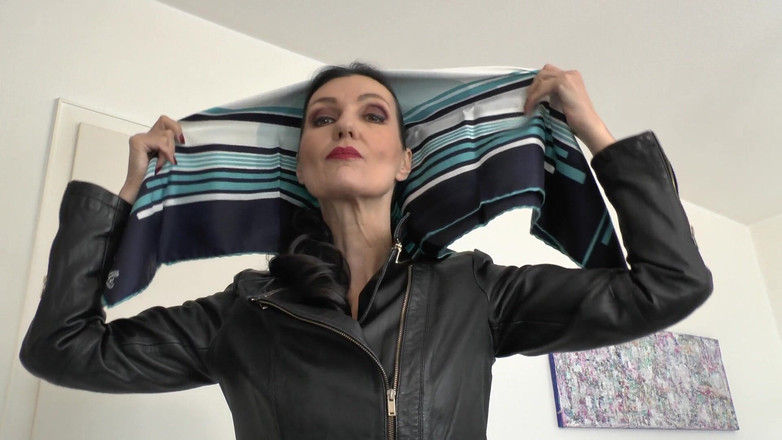Lady Victoria Valente: Красиві шовкові хустки Показ мод, JOI, Lady Victoria Valente