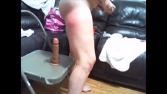 Badfreakycouple: 饥渴熟女一边吮吸鸡巴一边骑乘假阳具 - 多次潮吹