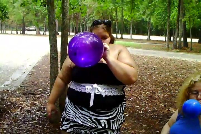 BBW nurse Vicki adventures with friends: 2 con đĩ mập đang thổi kèn và xuất tinh