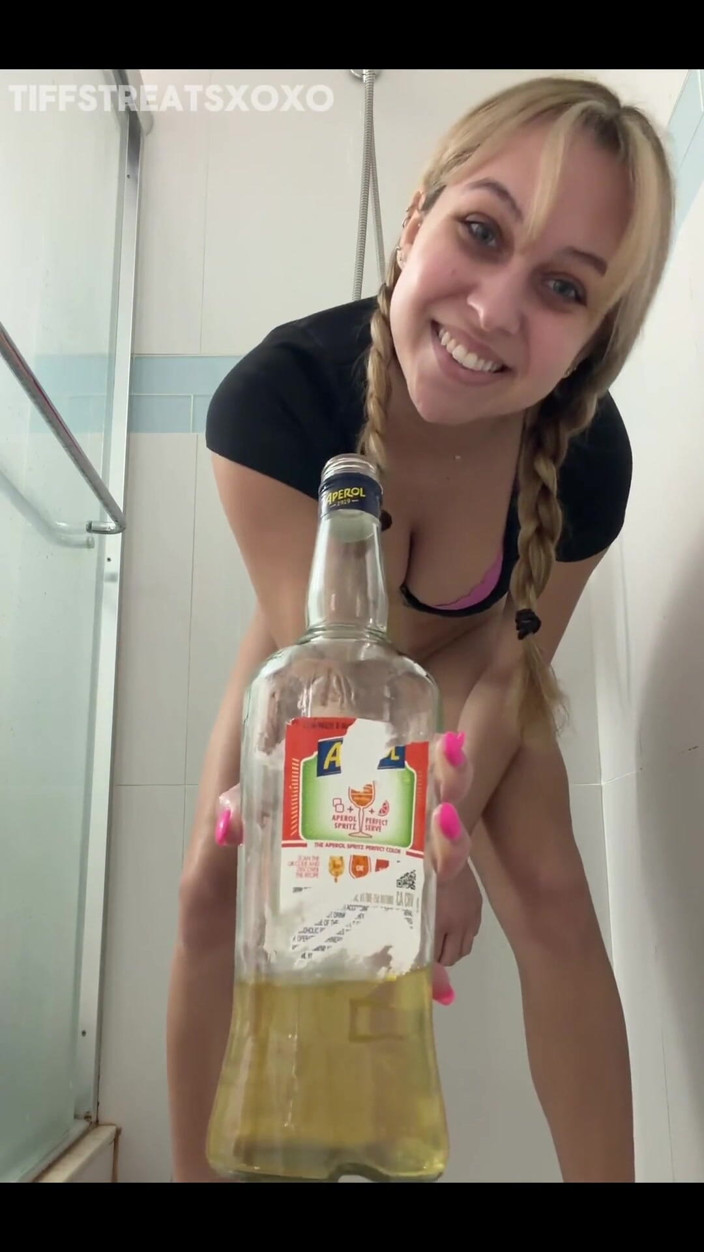 Tiffstreatsxoxo: 11 Pees, One Video!!