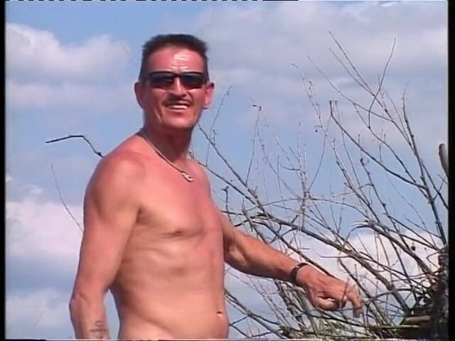 Milf in Love: Blonde rijpe vrouw in haar kont geneukt als een wilde...
