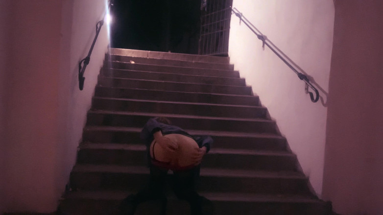 Zhenya Sissy: Băiat efeminat în parc